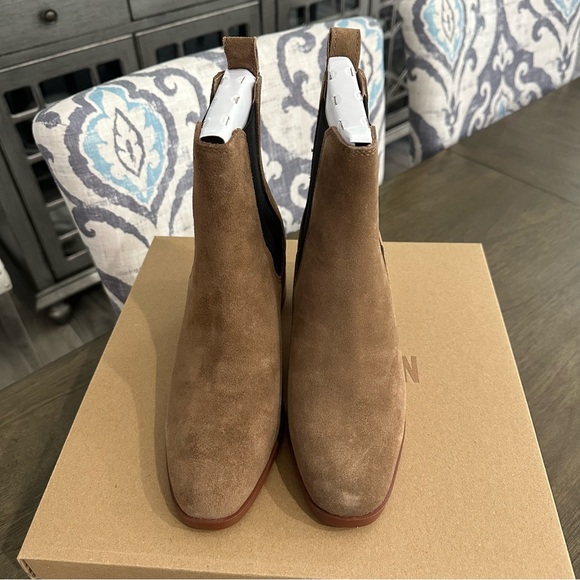 NWT Steve Madden Rhiannon Chelsea Boot Women’s Size 6 Cognac Brown Suede - Picture 5 of 12